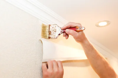 Pose de papier peint à Corbès — revêtements muraux et toiles de verre